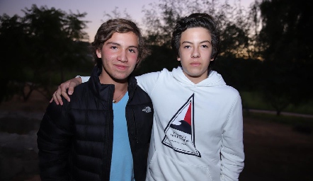  Daniel y Santiago.