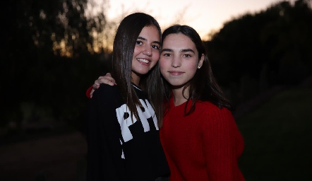  Mía y Camila.