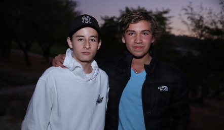  Víctor y Daniel.
