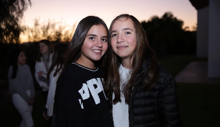  Mía y Cristina.