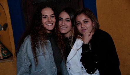  María Meade, Fer García y Natalia Rentería.