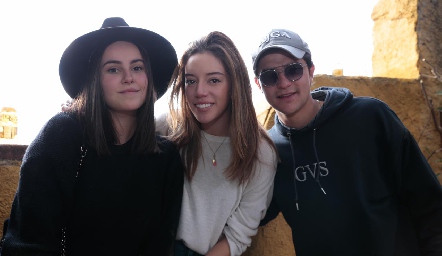  Mariela Arizpa, Sofía Benavides y José Madrigal.