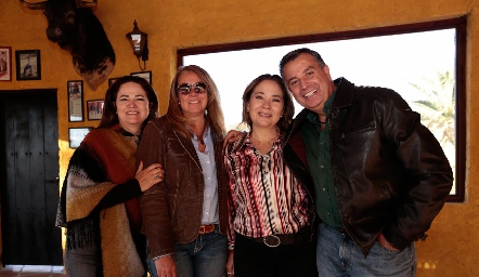  Paulina Gordoa, Sue Villasuso, Alejandra Gordoa y Roberto Michel.