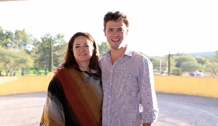  Paulina Gordoa con su hijo Pablo Labastida.