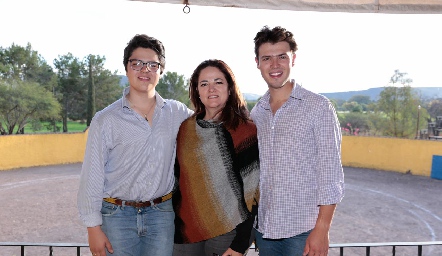  Álvaro Labastida, Paulina Gordoa y Pablo Labastida.