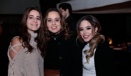  Mercedes Ruiz, Ale Martínez e Ingrid de Luna.