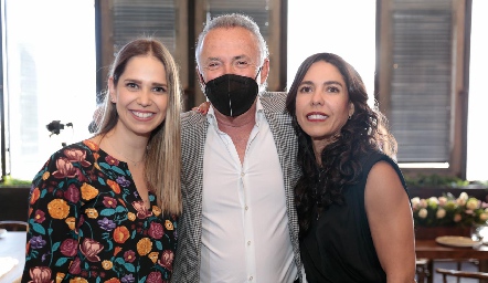  Liliana Jaques, Héctor Almeida y Marisol Martínez.