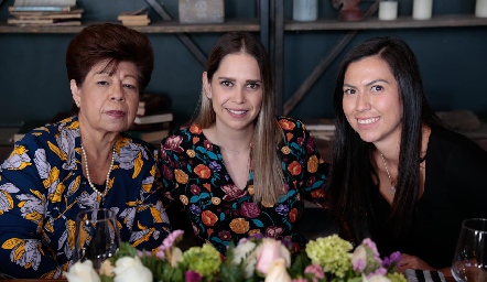  Olivia Gómez, Liliana Jaques y Vanesa de la Cruz.