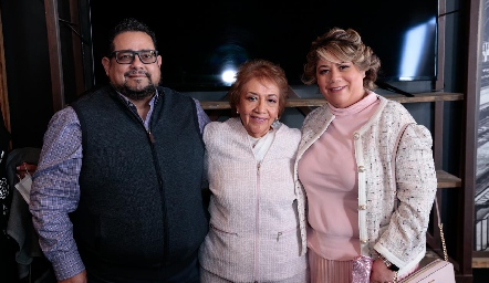  Ricardo Cázares, Julieta Flores y Martha Patricia Arenas.