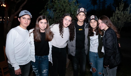 Chus, Nuria, Dany, Mau, María y Anna Astrid.