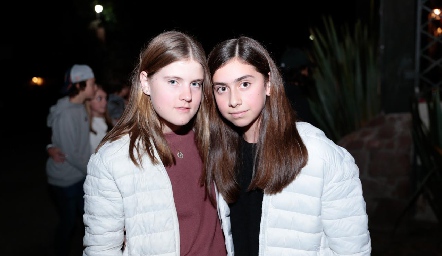  Emilia y Nuria.