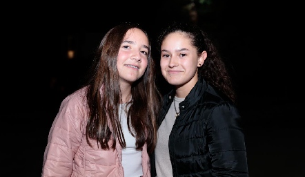  Cristy y Macarena.