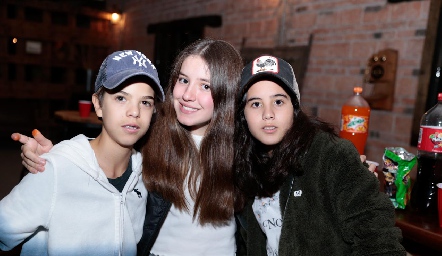  Lucas, Anna Astrid y María.