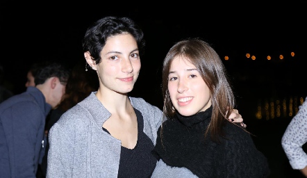  Gabriela Navarro y Andrea Camarena.