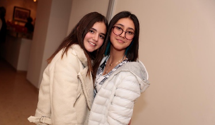  Mía y Yamilé.