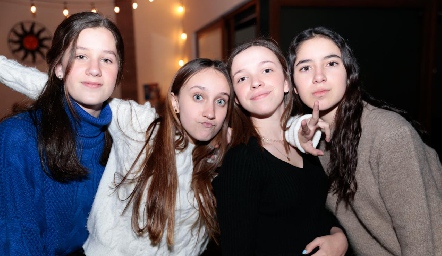 Mariana, Brenda, Ale y Andrea.