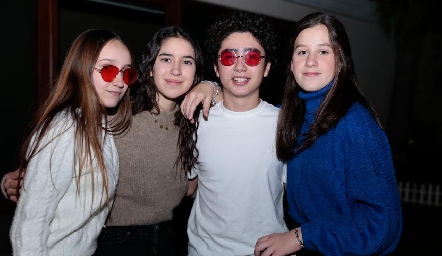  Brenda, Andrea, Pablo y Mariana.