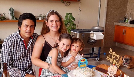  Mauricio Bandín, Ceci Velasco, Marina y Eduardo.