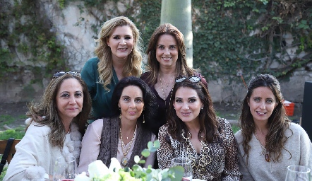  Paola Vázquez, Rocío Alcalde, Cristina Guerra, Sandra Correa, Mayela Valdés y Maggie Furber.