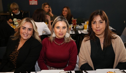  Susana Shus, Carla Saucedo y Claudia Márquez.