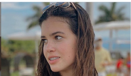  Ánika Lozano.