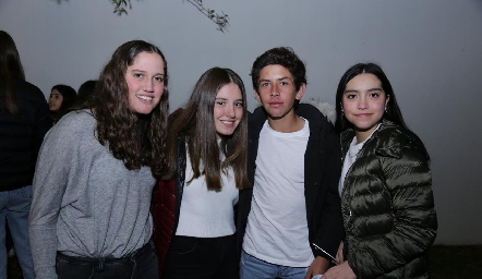  Kamila, Anna Astrid, Diego y Andrea.