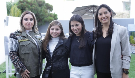  Karla Saucedo, Danna Heinze, Isa Algara y Martha Morales.