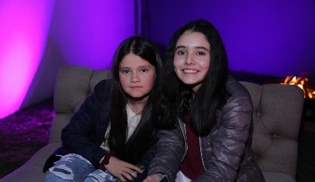  Camila y María José.