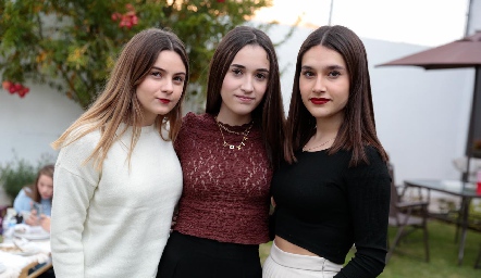  Daniela Odriosola, Sofía y Camila Garza.