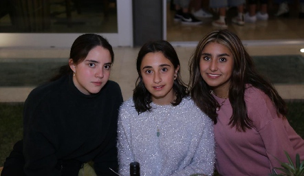  Carlota, Sofía Oliva y Camila Reyes.