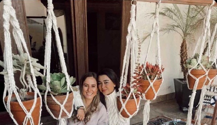  Ana Lucía y Nuria Esparza Bravo.