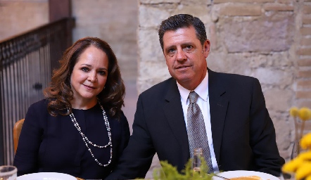  María De Jesús Veliz y Carlos Malo.