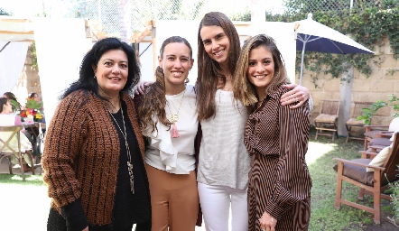  Lourdes Del Valle, Luly Medina, Ana Gaby González y Sofía Medina.