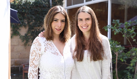  Maru y Ana Gaby González.