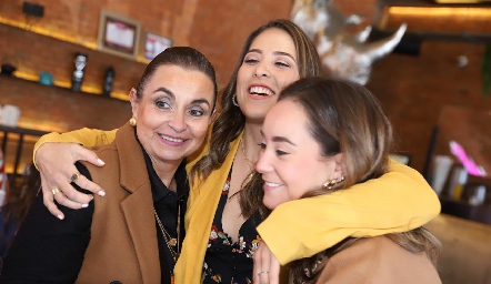  Morena Pérez Espinosa, Cristina Kasis y Carmelita Cordero.