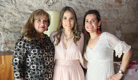  Nora Martínez de Mora, Cristina Kasis y Olivia Mora.