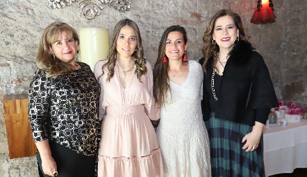  Nora Martínez, Cristina Kasis, Olivia Mora y Cristina Galán.