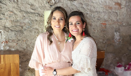  Cristina Kasis y Olivia Mora.