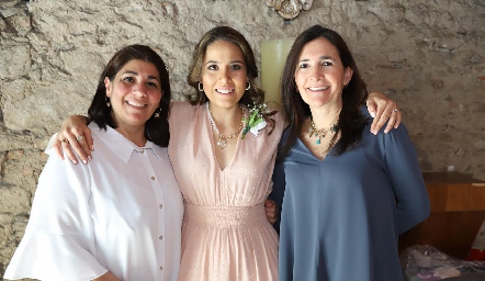  Dalel Kasis, Cristina Kasis y Marcela Valle.