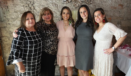  Cristina Kasis con la familia Mora.