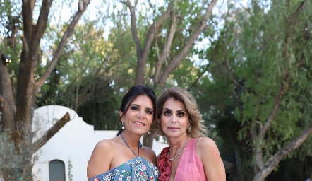 Primas, Claudia de los Santos de Autrique y Claudia Anaya de Oliva.