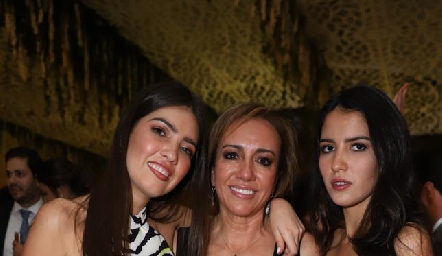  Karina, Karina y María Alcalde.