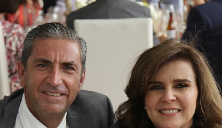  Isaac García y Lupita Martínez.