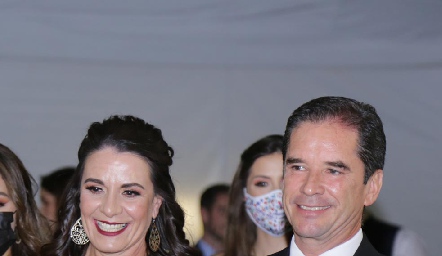  Lupita Bárcena y Miguel Álvarez, papás de la novia.
