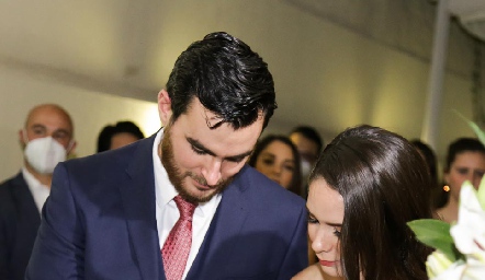  Unieron sus vidas en matrimonio civil.