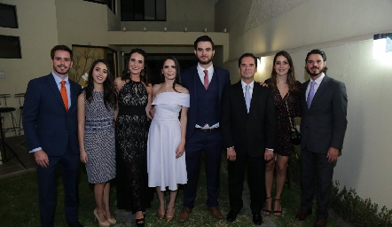  Eduardo Álvarez, Lore Cuadra de Álvarez, Lupita Bárcena, Guada Álvarez, Miguel Martínez, Miguel Ángel Álvarez, Cristina Jerez y Miguel Álvarez.