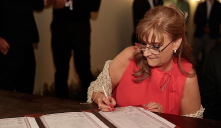  Luz María Mejía, mamá del novio.