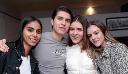  Ximena Anaya, Santiago Perafán, Sofía Buendía y Pau Mebius.