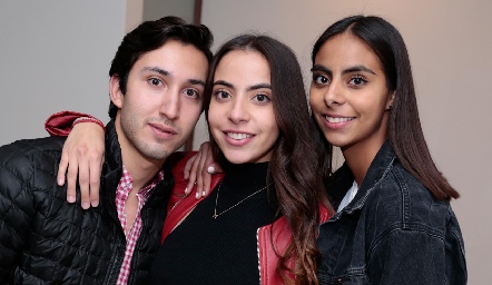  Sebastián Ramírez, Mariana y Ximena Anaya.
