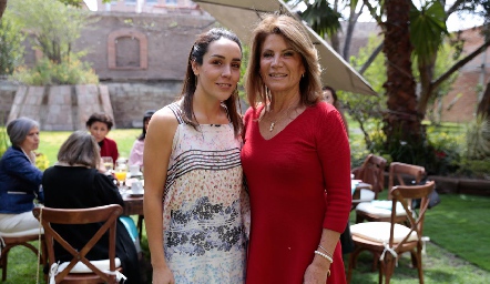  Ximena Castillo y Leticia Rojas.